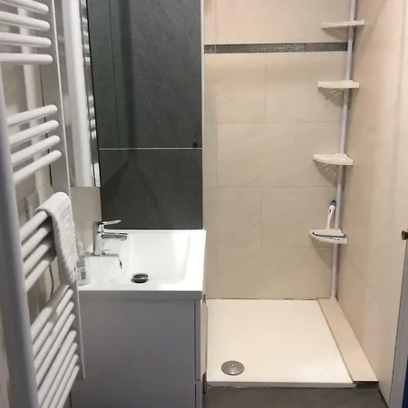 De Au 1er Etage 45m2 公寓 昂蒂布